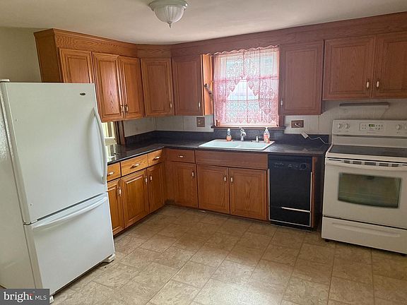 2nd image of 229 N Maple St