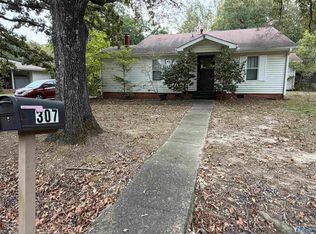 307 Aderholt St, Glencoe, AL 35905