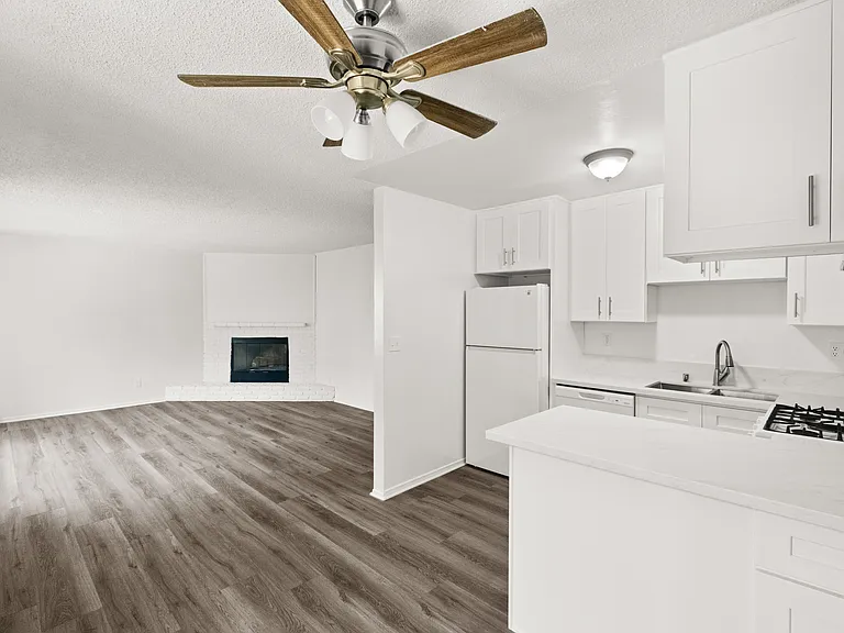 814 E Grand Ave #5 — Photo 9