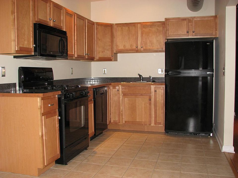 2520 East Carson Apartment - Kitchen