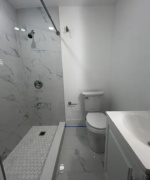 334 W 36th Ter — Photo 5