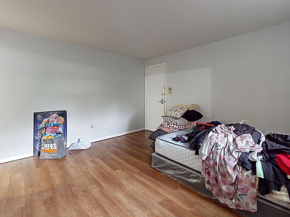 3rd image of 127 Trenton St APT 3
