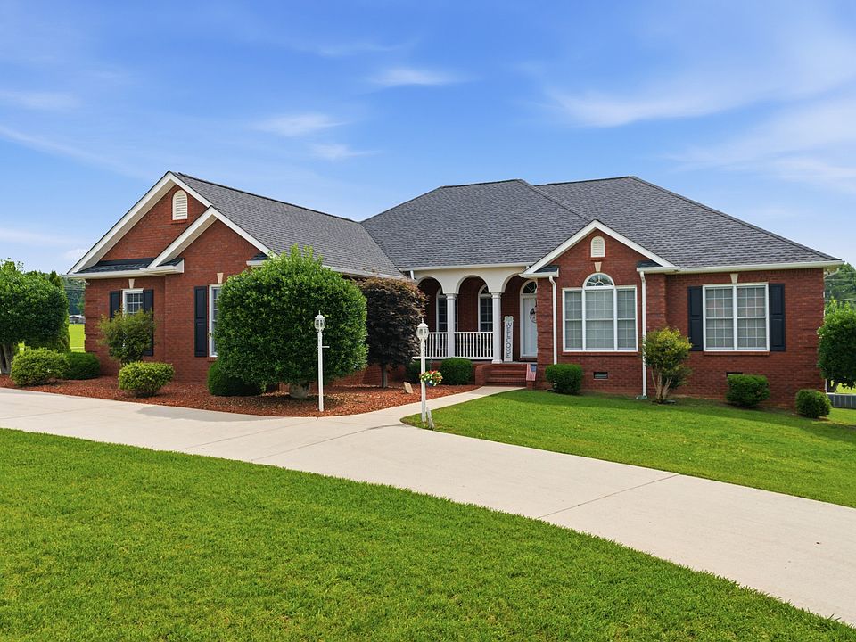 1st image of 584 Golf Club Dr