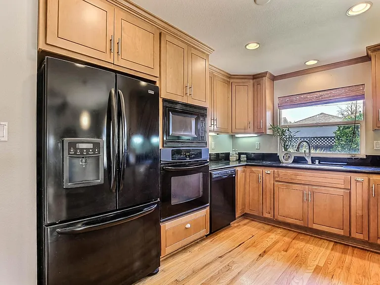 1359 Keoncrest Ave — Photo 8
