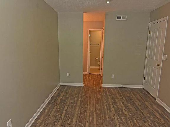 3rd image of 906 Windgate Dr #3