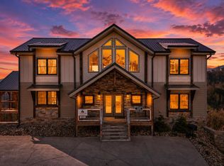 986 Chestnut Dr, Gatlinburg, TN 37738