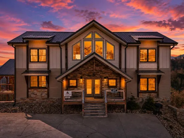 986 Chestnut Dr, Gatlinburg, TN 37738