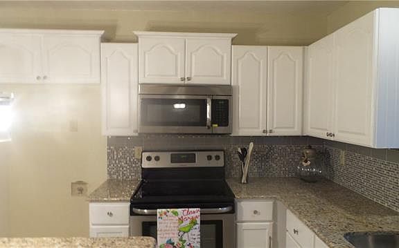 3rd image of 2916 Royal Oaks Dr
