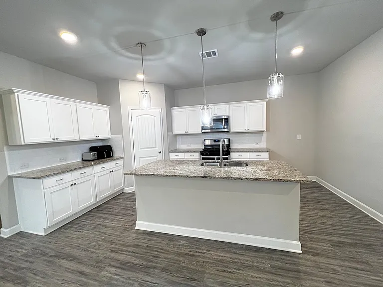 35500 Grovemont Dr — Photo 7