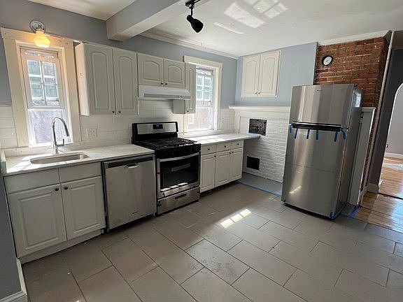 5th image of 212 Humphrey St Ste 2
