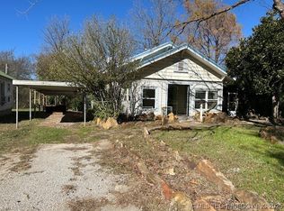 301 S Hinckley St, Holdenville, OK 74848