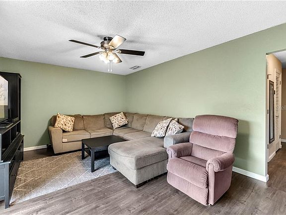 5th image of 222 Lewfield Cir