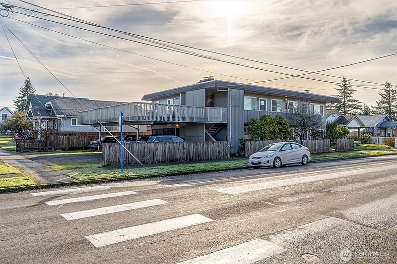 4th image of 504 N 7th Avenue