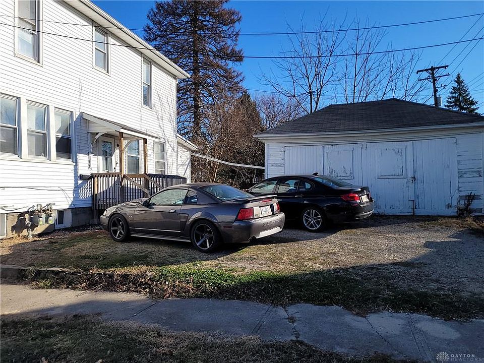 2nd image of 104 S Maple St