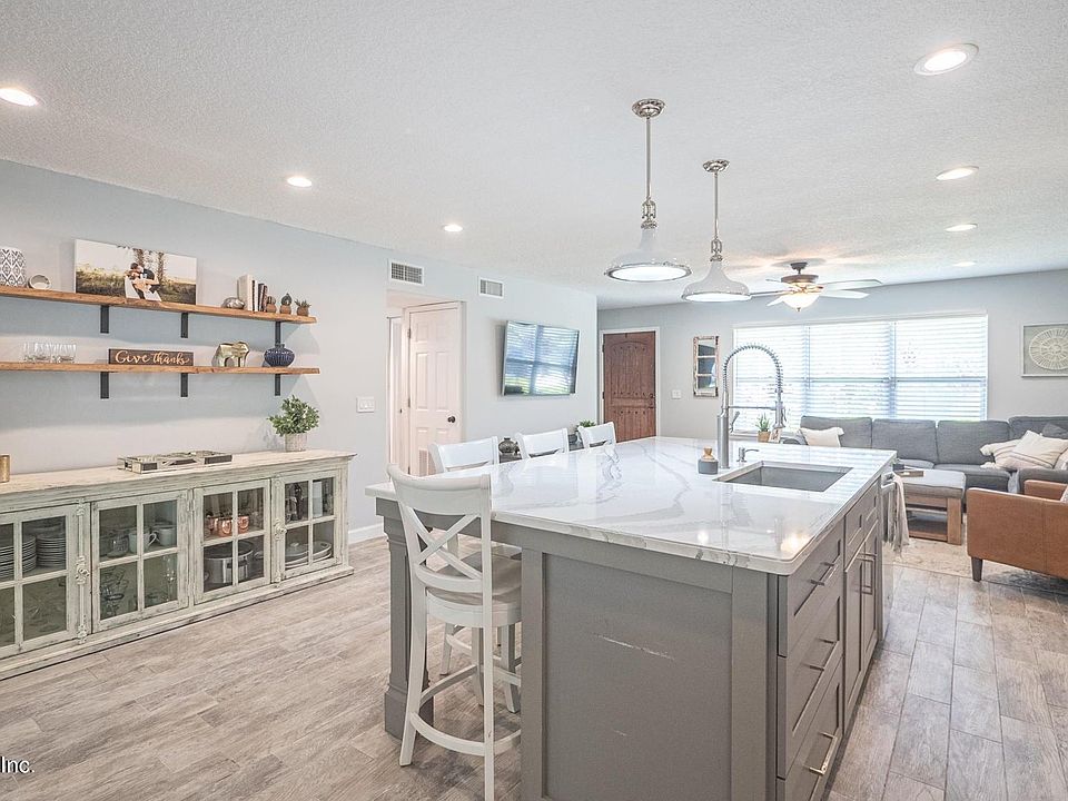 1st image of 116 DOLPHIN Boulevard E