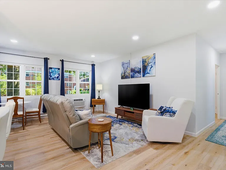 3454 Martha Custis Dr — Photo 2