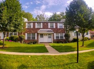 804 Countryside Dr, Mc Kees Rocks, PA 15136