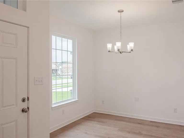 5689 Fox Bluff Dr — Photo 7