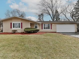 709 Hingham Ln, Schaumburg, IL 60193