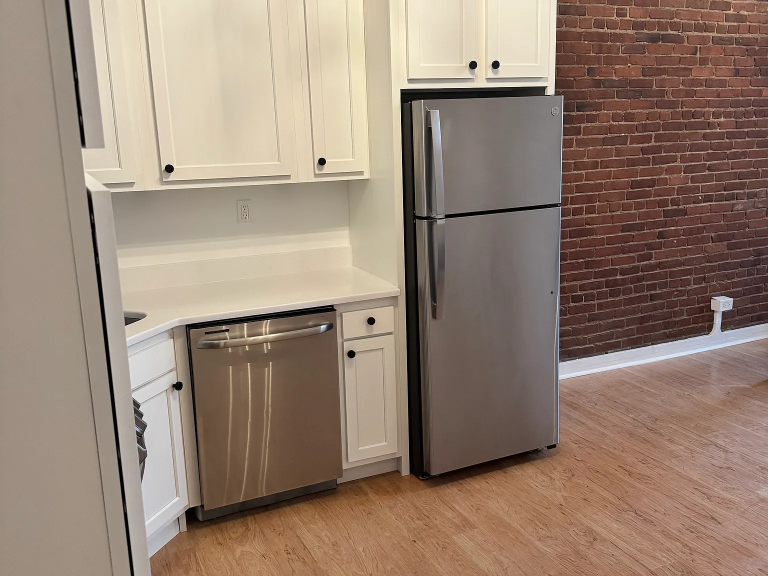 3 bed, 2.0 bath, $5,475 — Photo 2