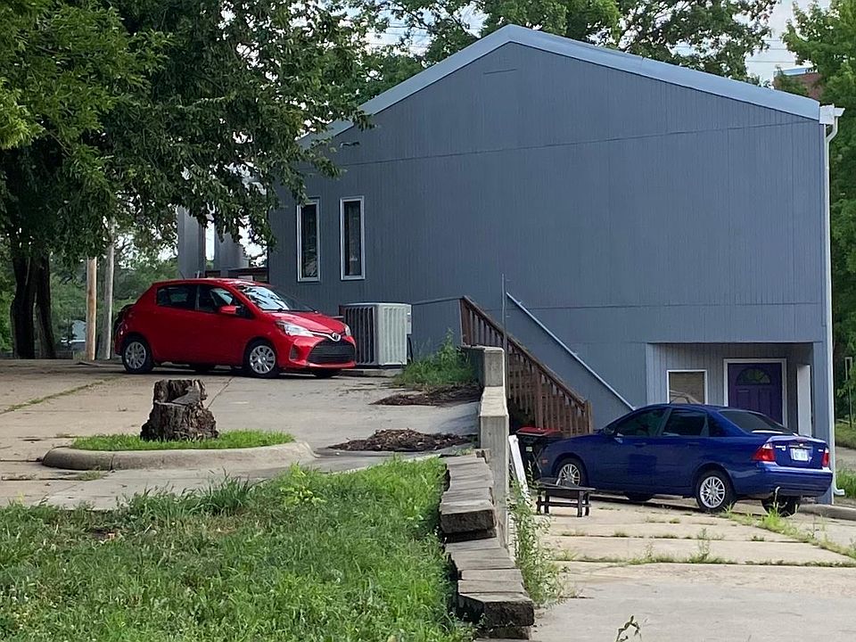 Apt B is the lower apartment.