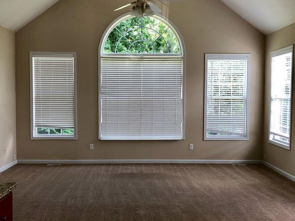 3rd image of 2462 Wilshire Way
