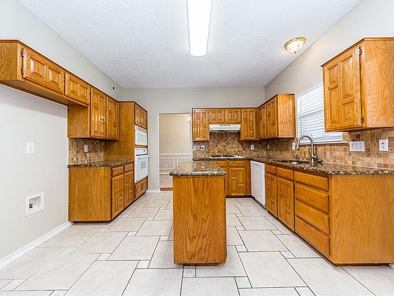 3rd image of 1306 Rosewood Ln