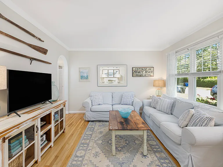 133 Carroll Ave — Photo 6