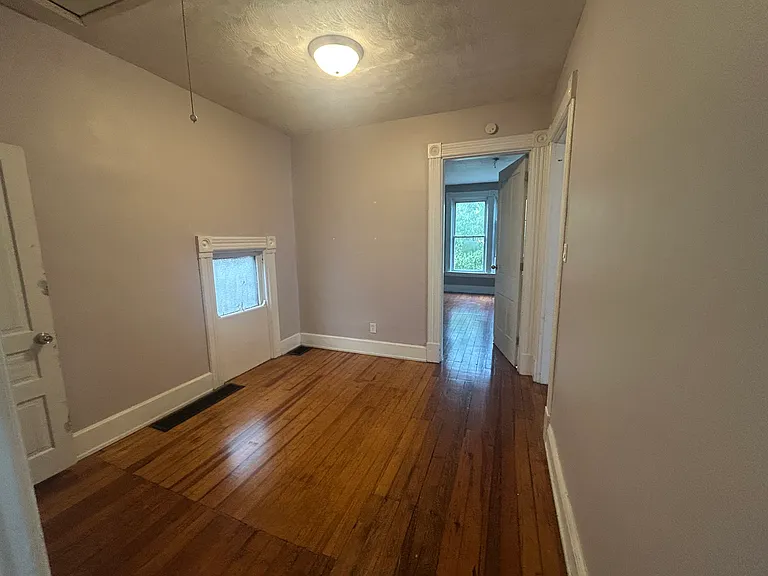 2031 Greenup St #2 — Photo 8