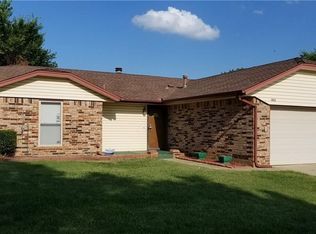 140 Oak Tree Dr, Midwest City, OK 73130