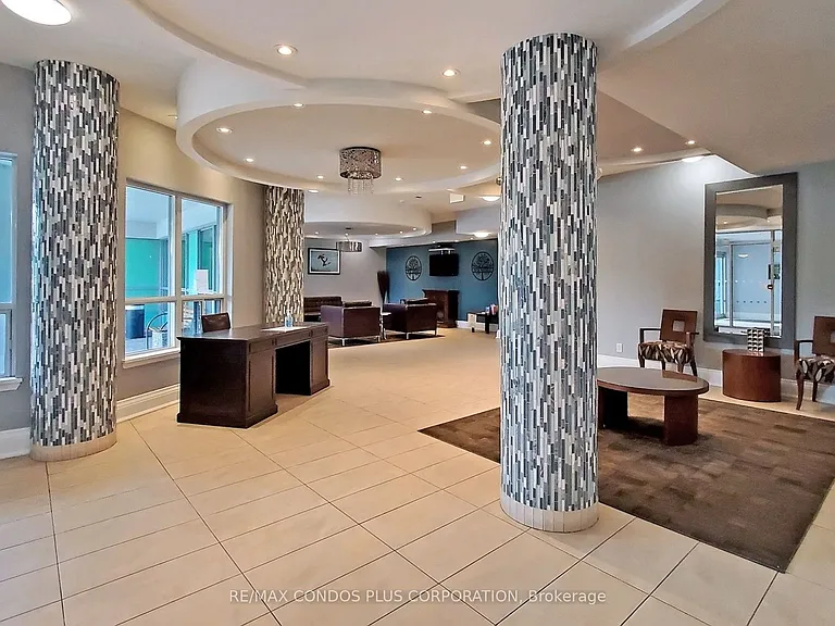 60 Fairfax Cres #315 — Photo 4