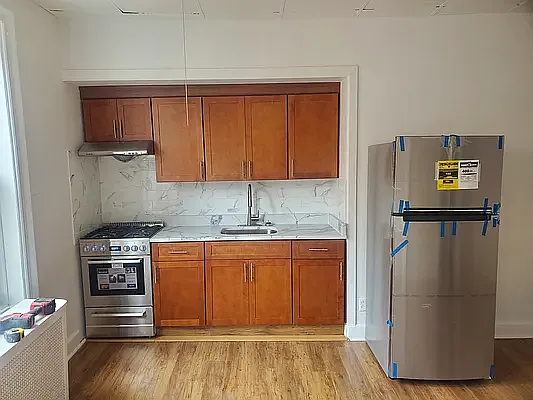 Rented by NYC HOMES 4LESS INC | media 18