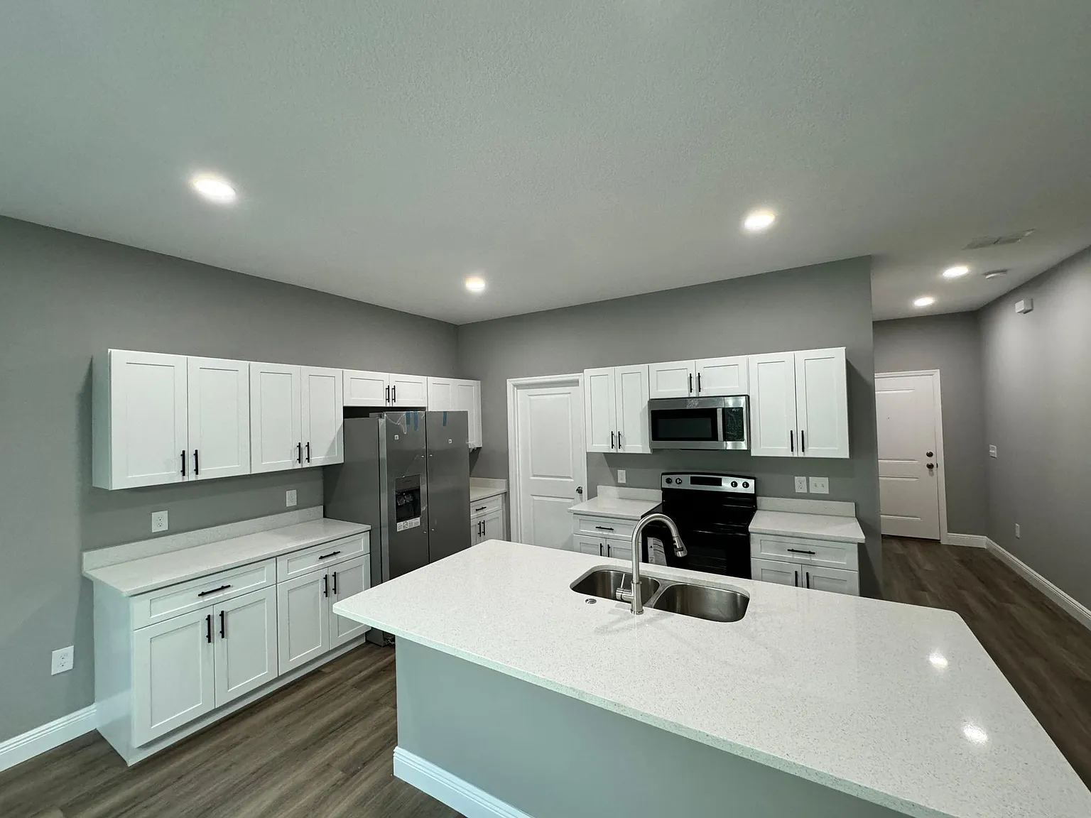 3 bed, 1444 sqft, $2,500 — Photo 3