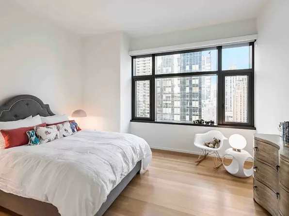 50 United Nations Plaza image 17 of 26