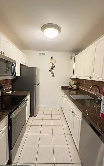 11 Twin Rivers Dr #M — Photo 8