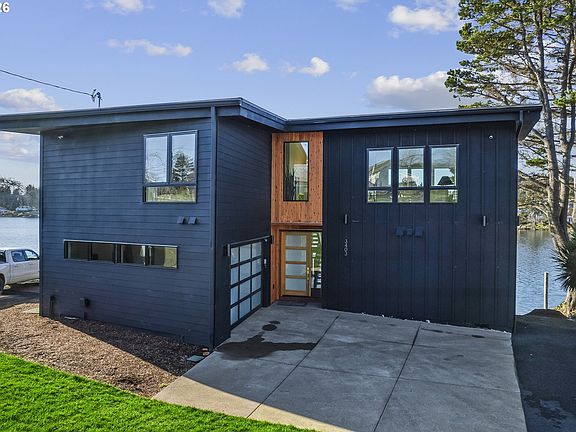 2nd image of 3403 NE Johns Loop