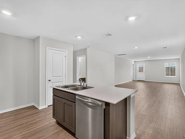 1128 Northfield Dr — Photo 8