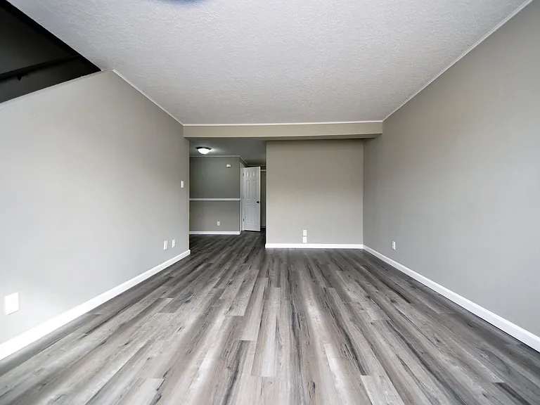 307 Granada Dr — Photo 4