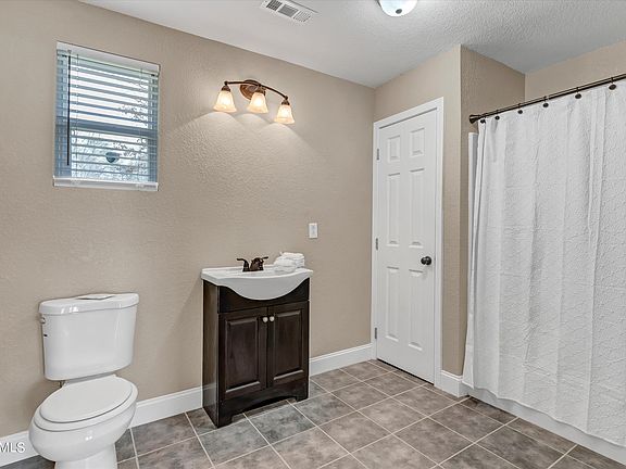 4th image of 314 Sunset Dr