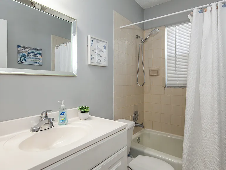 140 Columbia Rd — Photo 2