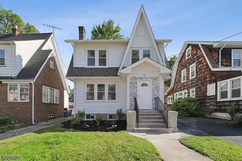 1st image of 81 Woodbine Ave