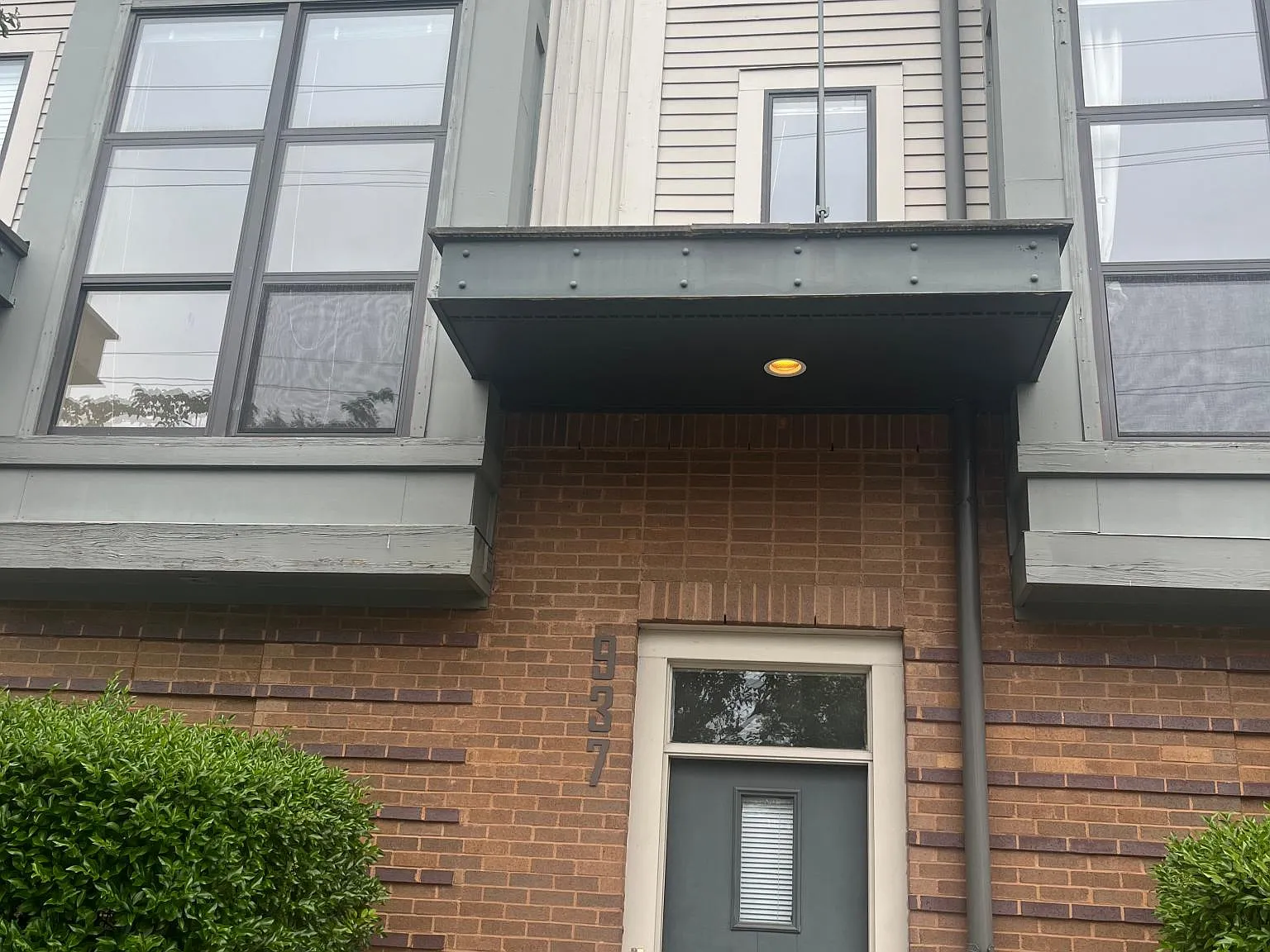 2 bed, 1105 sqft, $2,100 — Photo 2