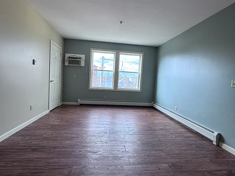 126 Vine St #15 — Photo 8
