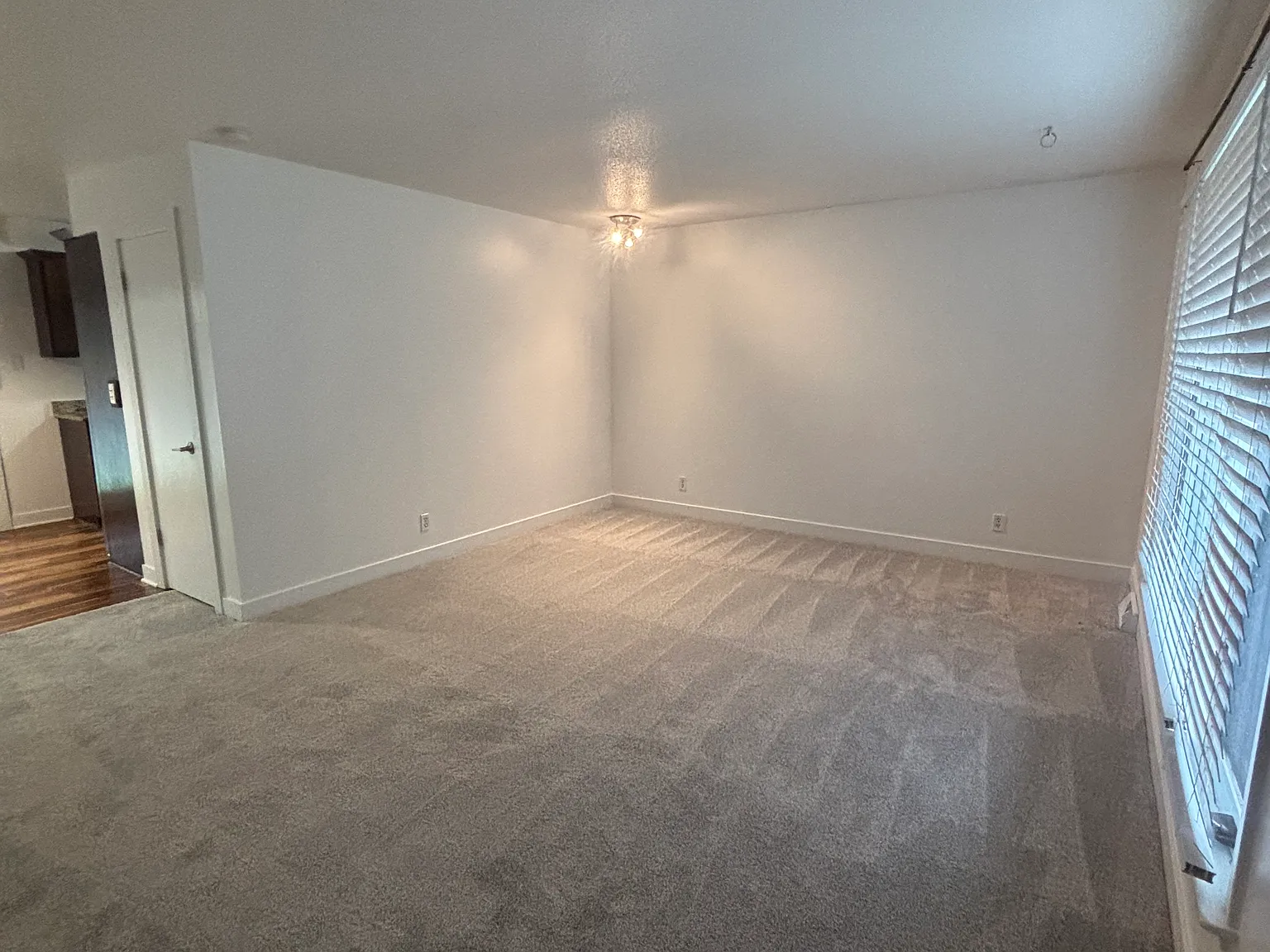 3 bed, 1000 sqft, $2,200 — Photo 4