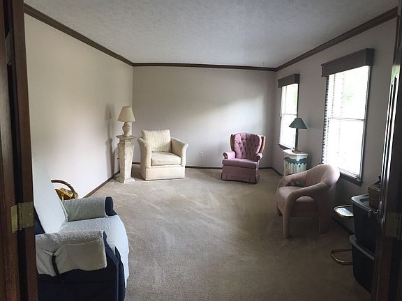 Spacious living room