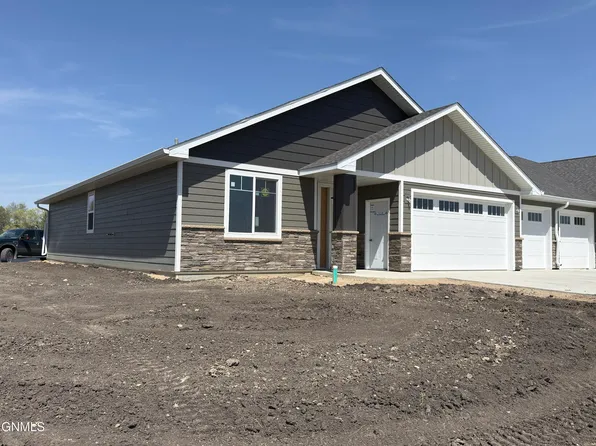 847 12th St SE, Valley City, ND 58072