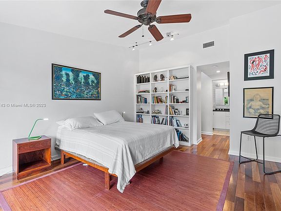 5th image of 6011 N Bayshore Dr APT 5