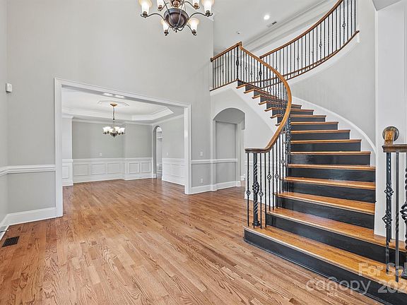 4th image of 6077 Arundale Ln