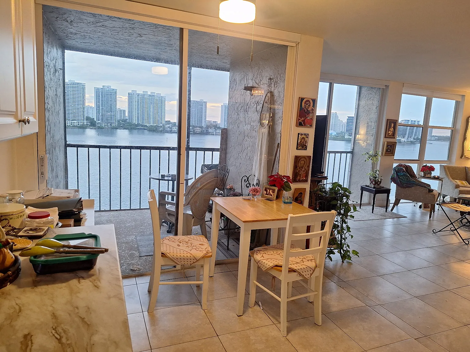 2 bed, 1320 sqft, $2,000 — Photo 4