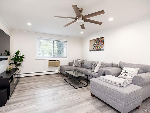 5th image of 200 Merrick Road #F